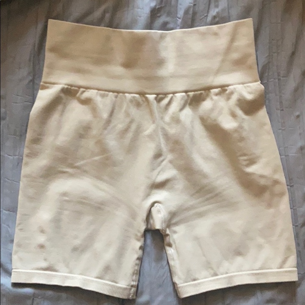 HOSTA SHORTS in chai